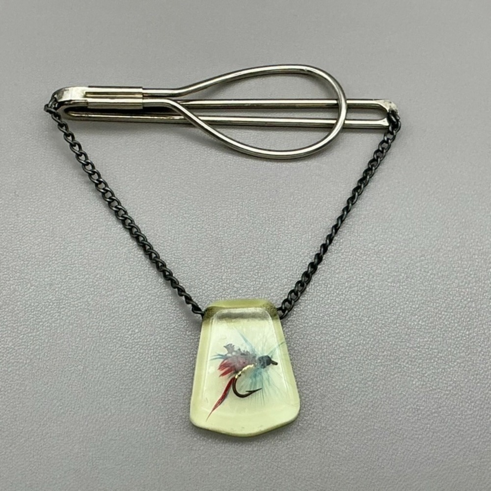 Vintage Fly Fishing Tie Bar Clip Real Fishing‎ Fly Lucite Pendant Chain Novelty